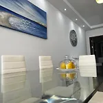 Stunning Penthouse, 2 Bedroom, Heart Of