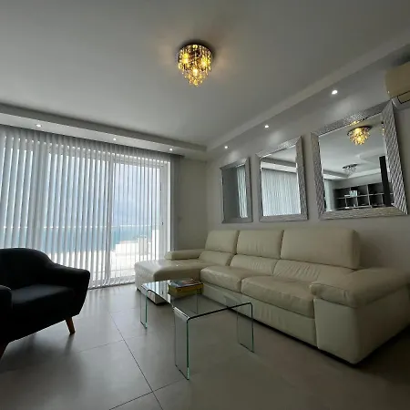 Stunning Penthouse, 2 Bedroom, Heart Of