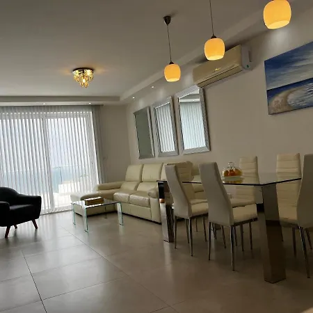 Stunning Penthouse, 2 Bedroom, Heart Of