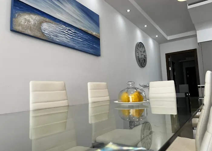 Stunning Penthouse, 2 Bedroom, Heart Of