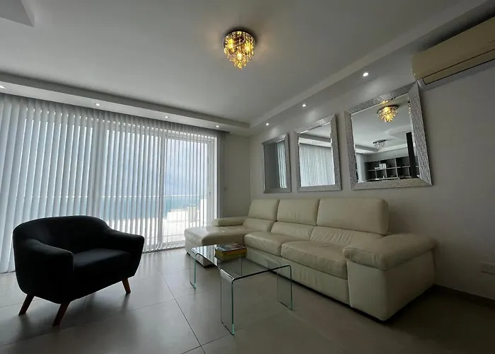Stunning Penthouse, 2 Bedroom, Heart Of