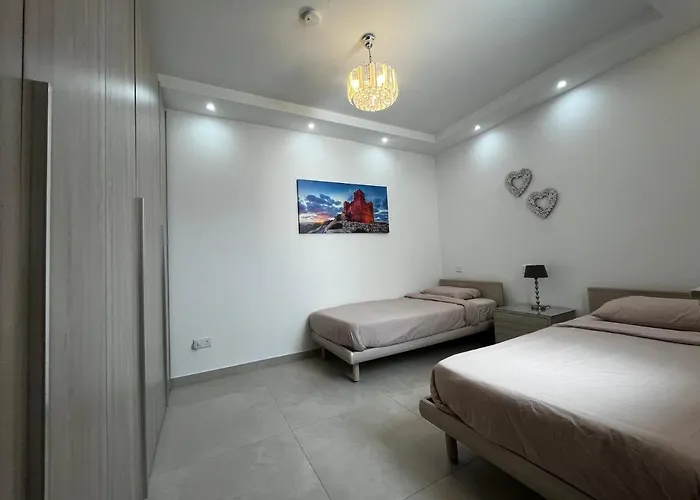 Stunning Penthouse, 2 Bedroom, Heart Of דירה *