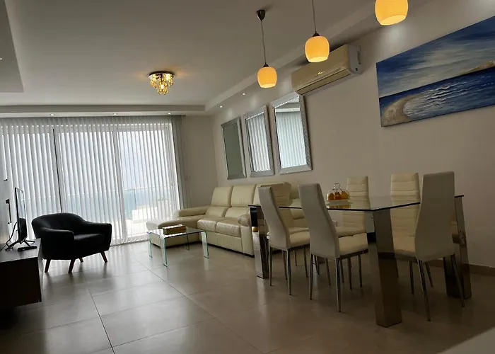 Stunning Penthouse, 2 Bedroom, Heart Of