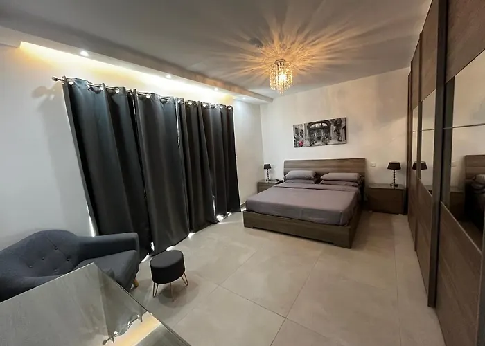 Stunning Penthouse, 2 Bedroom, Heart Of דירה